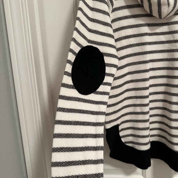 Doe & Rae Hoodie - Picture 5 of 10